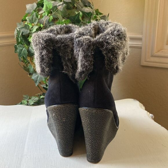 Zigi Soho Gabriel Faux Fur Fold Over Black Suede Wedge Ankle Boots Size 7.5 New - Picture 4 of 15